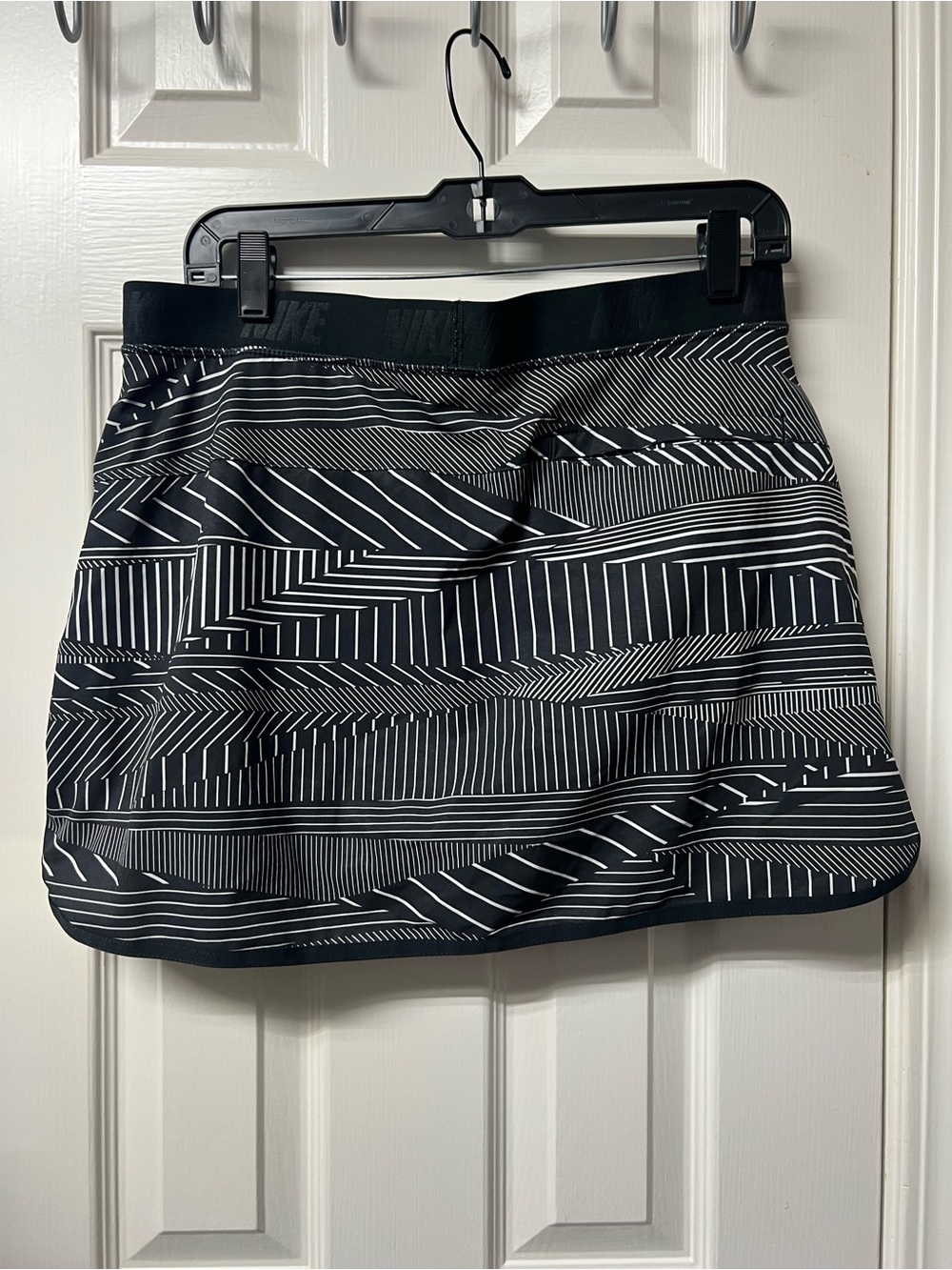 Nike Black & White Printed Athletic Skort - Picture 2 of 4